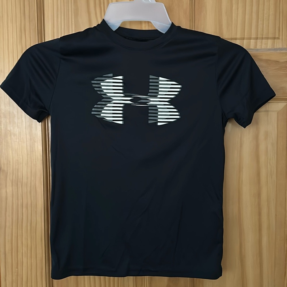 Youth Medium under armour dri-fit t-shirt